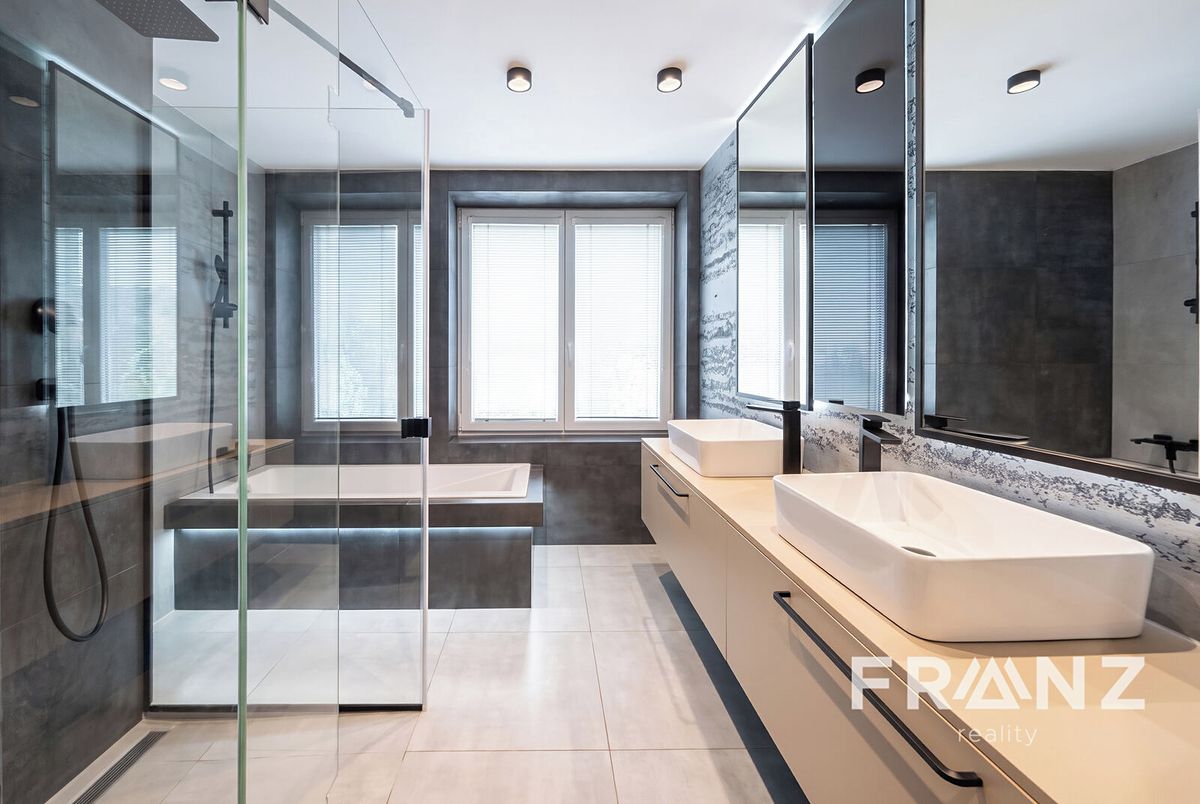 Pronájem bytu 3+kk 67 m²